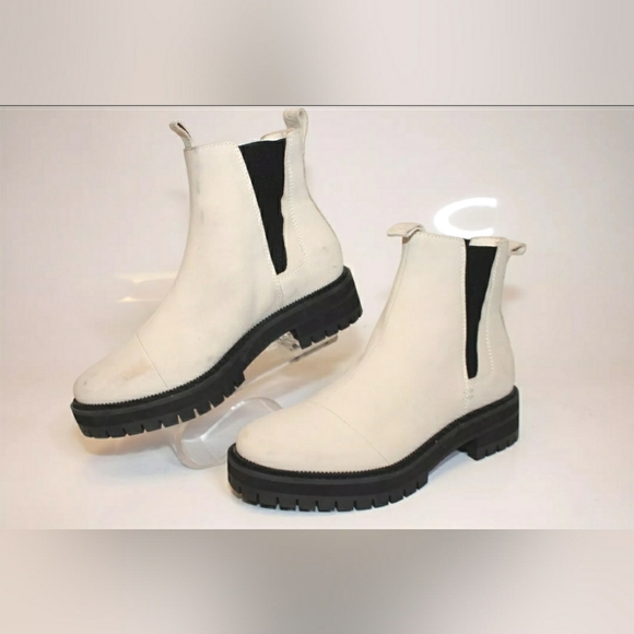 Like NEW TOMS Dakota Water Resist Leather Size 6 Ankle Boots - Picture 2 of 11